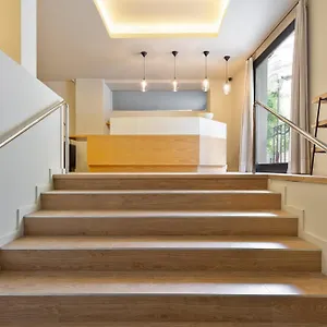 https://ola-living-hostal-diagonal.topbarcelonahotels.com